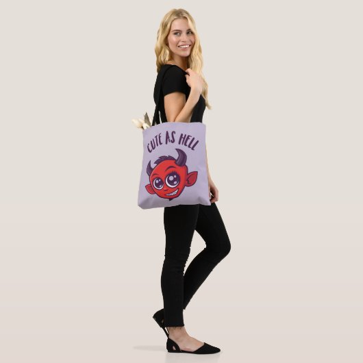 Niedlich als Hell Devil mit dunklem Text Tasche (Am Model)