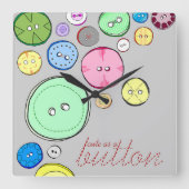 Niedlich als knopffarbige digitale Illustration Quadratische Wanduhr (Vorderseite)