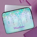 Niedlich Aqua Turquoise Unicorn Glitzer Tropfen Mo Laptopschutzhülle<br><div class="desc">Hübsche schicke und elegante mädchenhafte Glitzer-Tropfen in einzigartiger Regenbogenaqua türkis lila, um eine besondere stilvolle Laptop-Ärmel zu schaffen. Fügen Sie Ihrem Büro, Ihrem Schreibtisch oder Ihrem persönlichen Raum einen stilvollen individuelle Name und eine monografische Laptop-Hülle hinzu.. personalisieren Sie ihn mit einem Skriptnamen und Monogramm. Das perfekte Accessoire für ein modernes...</div>