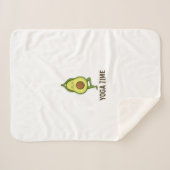 Niedlich Avocado Doing Yoga Sticker Sherpadecke (Vorderseite (Horizontal))