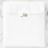 Niedlich Baby Chasing Ladybug Runder Aufkleber (Tasche)