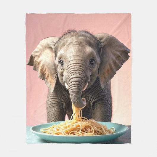 Niedlich Baby Elephant Eating Spaghetti Fleecedecke (Vorderseite)