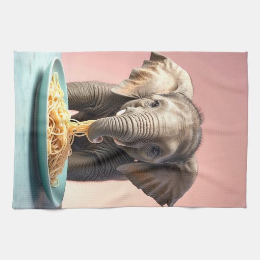 Niedlich Baby Elephant Eating Spaghetti Geschirrtuch (Horizontal)