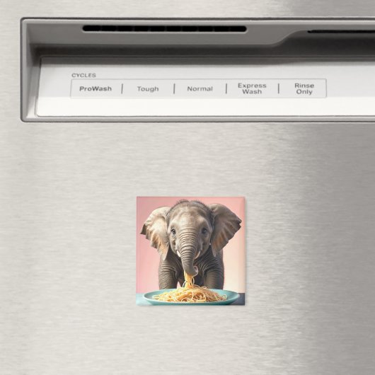 Niedlich Baby Elephant Eating Spaghetti Magnet (In Situ (Geschirrspüler))
