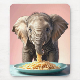Niedlich Baby Elephant Eating Spaghetti Mousepad
