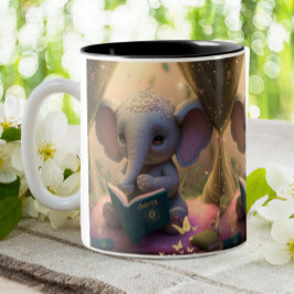 Niedlich Baby Elephant liest ein Buch Personalisie Zweifarbige Tasse