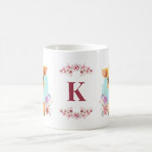 Niedlich Baby Giraffe Charming Floral Monogram Kaffeetasse (Mittel)
