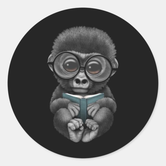 Niedlich Baby Gorilla Lesen eines Buches Runder Aufkleber (Vorderseite)