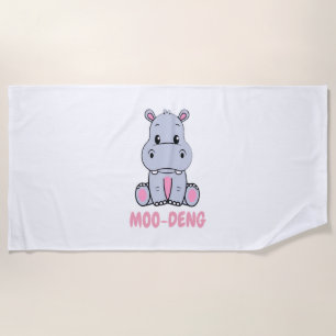 Niedlich Baby Hippo Moo Deng Bouncy Pig in Thai Hi Strandtuch