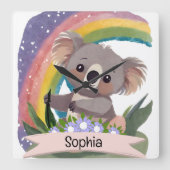 Niedlich Baby Koala Rainbow Individuelle Name Quadratische Wanduhr (Vorderseite)