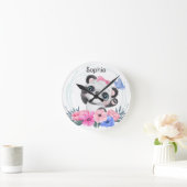 Niedlich Baby Panda Blume Wreath Individuelle Name Runde Wanduhr (Zuhause)
