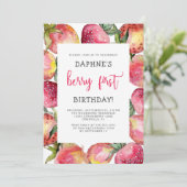 Niedlich Berry First Birthday Strawberry Party Einladung (Stehend Vorderseite)