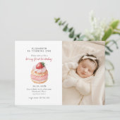 Niedlich Berry Sweet Pink Erster Geburtstag Foto Einladung (Stehend Vorderseite)