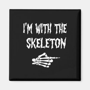 Niedlich bin ich mit Skelettpaaren am Halloween-Sp Magnet