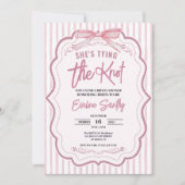 Niedlich bindet sie das knallrosa weiße Brautparty Einladung (Vorderseite)