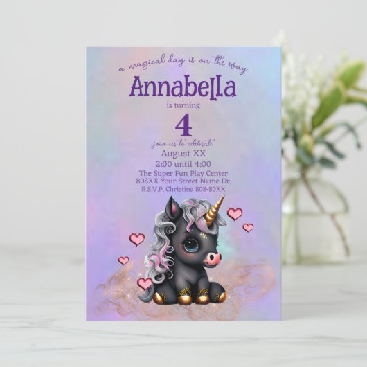 Niedlich Black Baby Unicorn und Herz Einladung (Stehend Vorderseite)