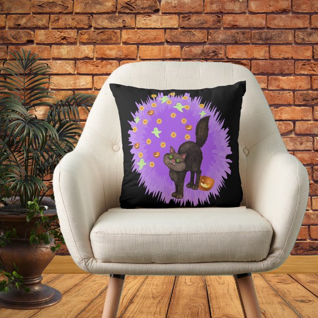 Niedlich Black Cat Halloween Stars Ghosts Pumpkins Kissen (Halloween black cat purple starburst ghosts, stars pumpkins on black decorative pillow.)