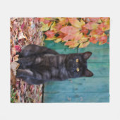 Niedlich Black Cat Kitten mit roten Blätter Blue D Fleecedecke (Vorderseite (Horizontal))
