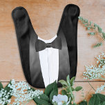 Niedlich Black Tuxedo Little Man Gatsby Wedding Pa Lätzchen<br><div class="desc">Dieses niedliche, schwarze Tuxedo Baby Bib kann für jeden Anlass getragen werden. Wenn Ihr Kleiner zu einer Hochzeit geht und Sie ihn (oder sie) brauchen, um schlau zu sein, dann ist dies das Bib für ihn (oder sie) Karo aus den anderen verfügbaren Farben - wir haben ein Mitternachtsmarineblau und ein...</div>