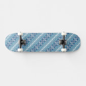 Niedlich blaues ukrainisches Muster-Design Skateboard (Horizontal)