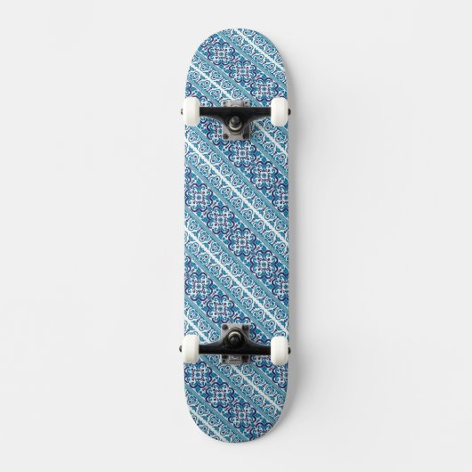 Niedlich blaues ukrainisches Muster-Design Skateboard (Vorderseite)