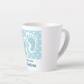 Niedlich Blue Baby Boy's Feet - Proud Oma Milchtasse (Rechte Ecke)