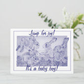 Niedlich Blue Bunny Rabbit Art Baby Boy Personalis Ankündigung (Stehend Vorderseite)