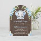 Niedlich Blue Floral Elephant Arch Wood Baby Dusch Einladung (Stehend Vorderseite)