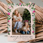 Niedlich Blush Pink Botanische Vegetation Feiertagskarte<br><div class="desc">Diese Kollektion besticht durch leuchtend rosa Aquarellen,  Beeren und Wintergrün mit moderner und eleganter Typografie,  die im Winter mit botanischen Mustern geschmückt ist.</div>