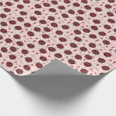 Niedlich Blush Pink Ladybug Liebe Bug & Red Heart  Geschenkpapier (Ecke)