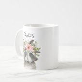 Niedlich Boho Raccoon mit Blume und Feathers Crown Kaffeetasse (Vorderseite Links)