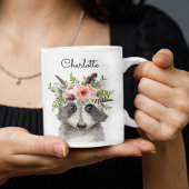 Niedlich Boho Raccoon mit Blume und Feathers Crown Kaffeetasse