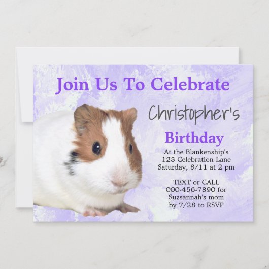 Niedlich-braun-weiße Guinea Lila-Party Einladung (Vorderseite)