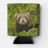 Niedlich Brown Ferret im Gras-Foto Dosenkühler (Vorderseite)