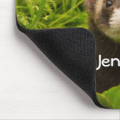 Niedlich Brown Ferret im Gras Mousepad (Ecke)