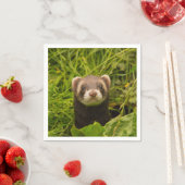 Niedlich Brown Ferret im Gras Serviette (Beispiel)