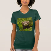 Niedlich Brown Ferret im Gras T-Shirt (Vorderseite)