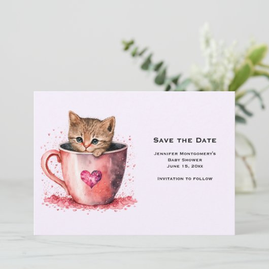 Niedlich Brown Kitten in einem Teacup Save The Date (Stehend Vorderseite)