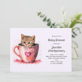 Niedlich Brown Kitten in einer Teacup Baby Dusche Einladung (Stehend Vorderseite)
