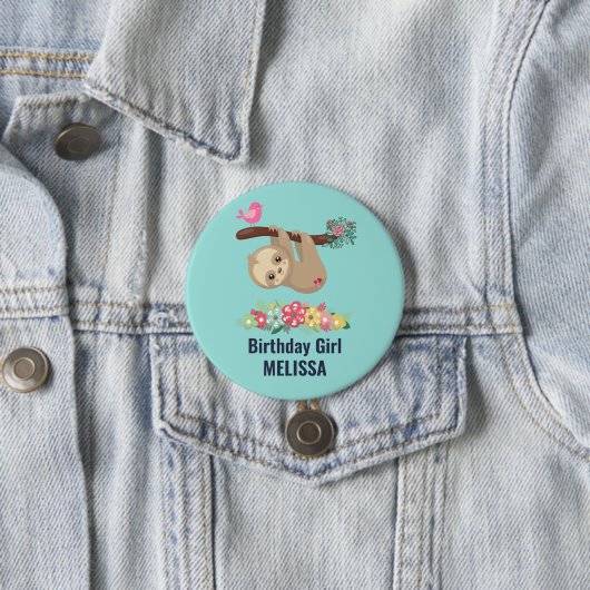 Niedlich Brown Sloth Hanging Auf dem Kopf Geburtst Button (Beispiel)