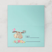 Niedlich Brown Sloth Hanging Platzkarte (Außenseite Aufgefaltet)