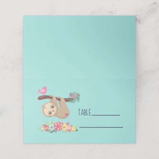 Niedlich Brown Sloth Hanging Platzkarte (Außenseite Aufgefaltet)