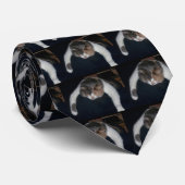 Niedlich Calico Schlafkat über Schulter Krawatte (Gerollt)