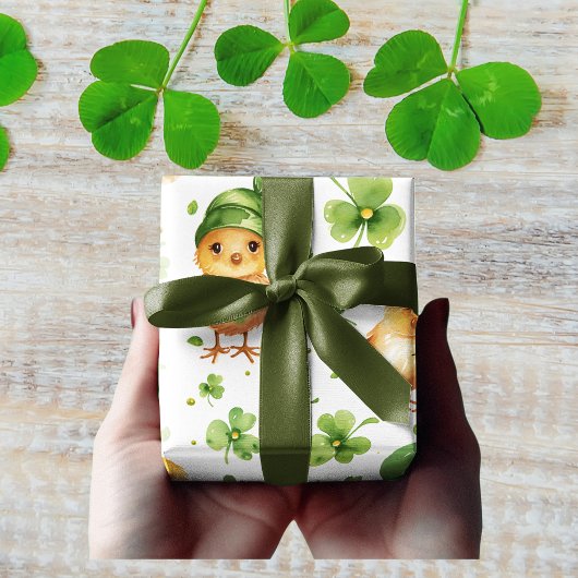 Niedlich Chicks Green Hat Kleeblatt St. Patrick's Geschenkpapier