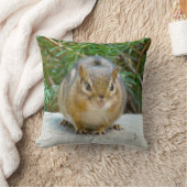 Niedlich Chipmunk hat sein Auge auf dich Kissen (Decke)