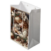 Niedlich Cudly Kitten Weihnachten Mittlere Geschenktüte (Vorderseite Schrägansicht)