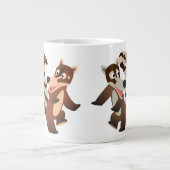 Niedlich Dancing Cartoon Coatimundis Jumbo-Tasse (Vorderseite)