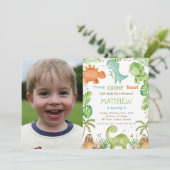 Niedlich Dinosaurier Greenery Boy Birthday Foto Einladung (Stehend Vorderseite)