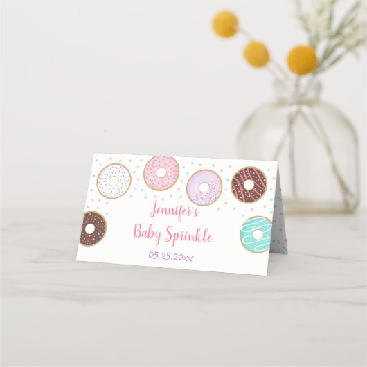 Niedlich Donut Baby Sprinkle Platzkarte (Rückseite)