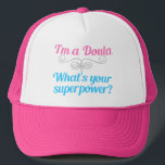 Niedlich Doula Superhero Truckerkappe<br><div class="desc">Ein wunderschönes Doula-Geschenk,  in dem es heißt,  ich bin Doula,  Was ist deine Supermacht? Dieses niedliche Geschenk zeigt rosa und aquamarine Schrift mit einem silbernen blüh für einen extra bequemen Flair für einen natürlichen Helfer bei der Geburt.</div>